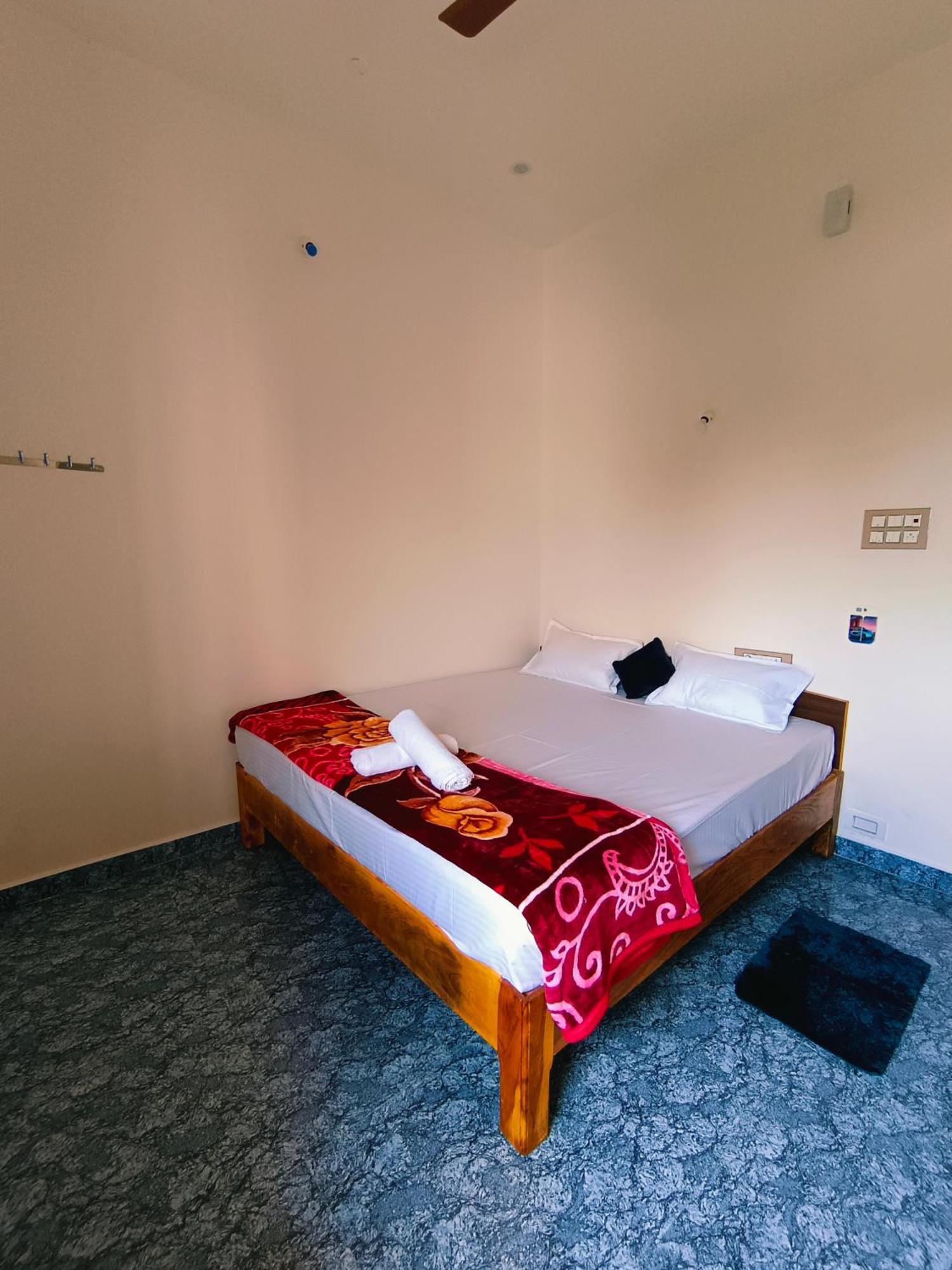 Hampi Anjana Home Stay Bagian luar foto