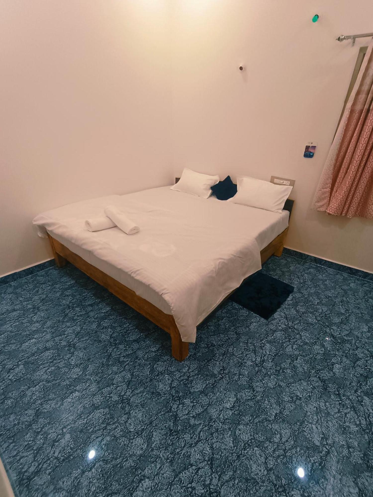 Hampi Anjana Home Stay Bagian luar foto